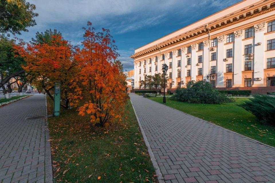 Фото иц. АЛТГТУ осенью. Волгоград медицинский университет. Волгоградский медуниверситет фото здания.