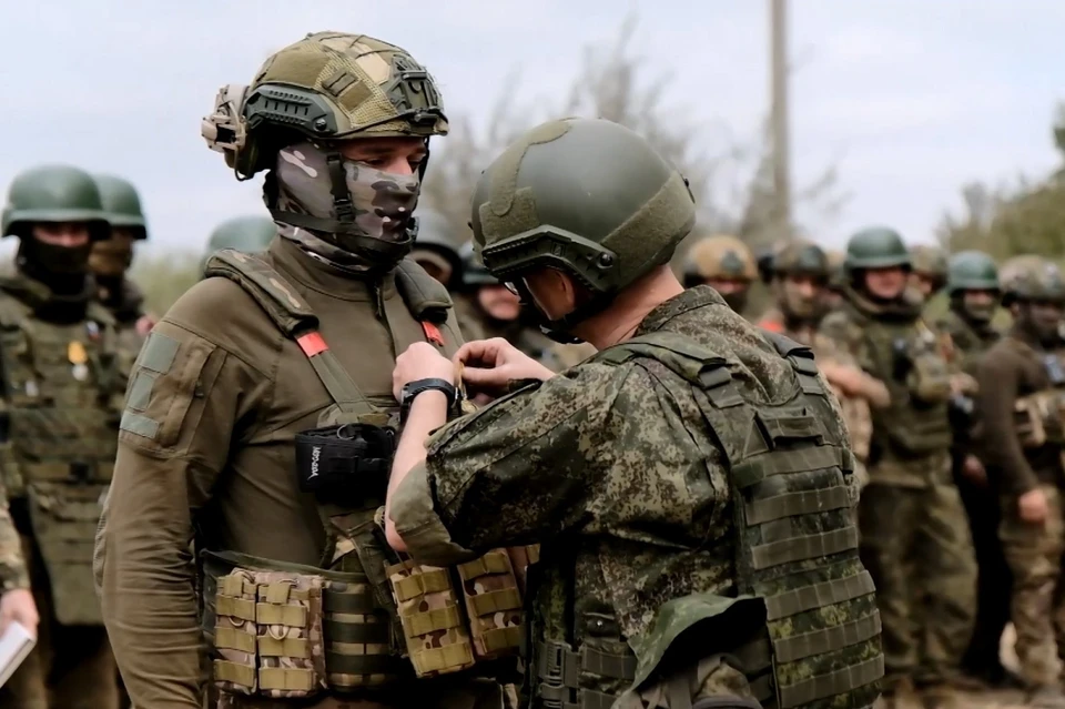 Сахалинских бойцов группировки «Восток» наградили медалями «За храбрость». Фото: tvc.ru