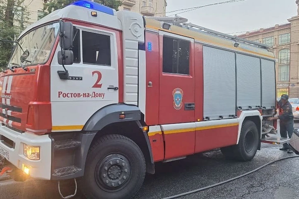 В тушении пожара задействовано 20 человек и 7 единиц техники.