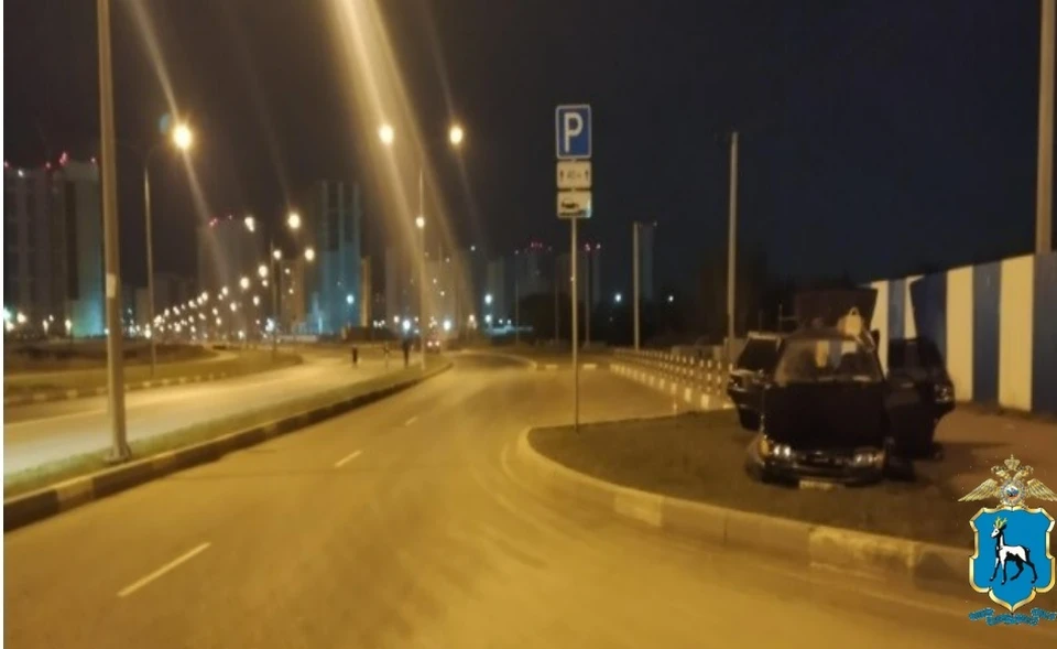 Девушка съехала с дороги на разделительную полосу. Фото: ГУ МВД по Самарской области