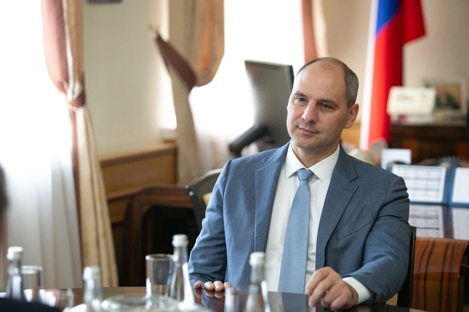 Глава региона отметил, что футбольный клуб «Оренбург» сделал землякам настоящий подарок. Фото: соцсети Дениса Паслера