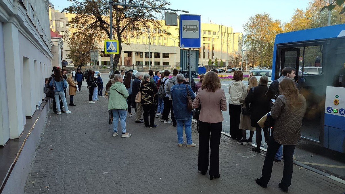 Уехать или остаться: какие шансы сесть на маршрутку вечером в центре  Ульяновска - KP.RU