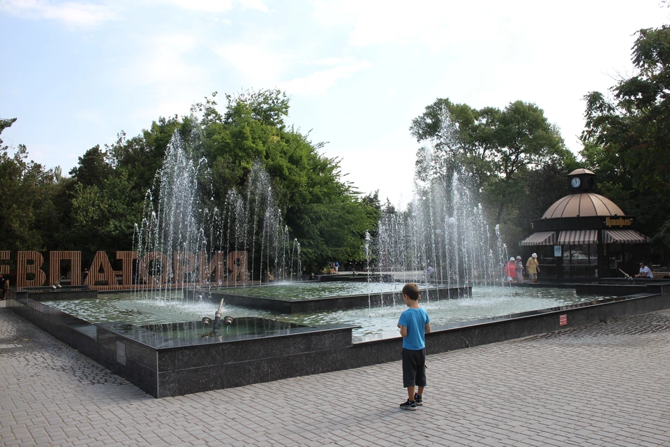 В Евпатории ясный день.