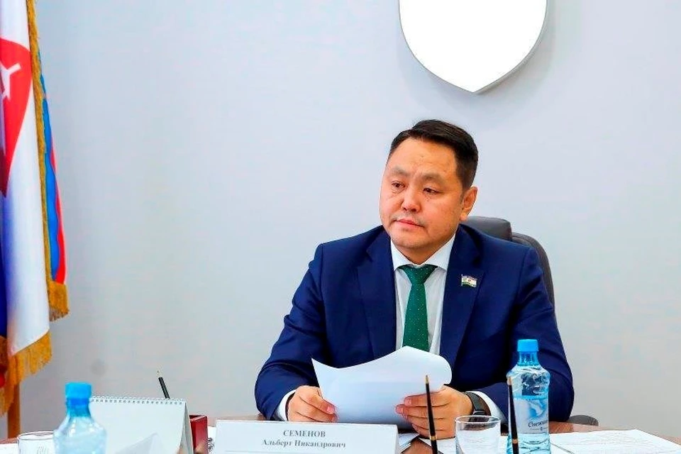 Семенов второй раз стал председателем Якутской Гордумы. Фото: сайт Якутской Гордумы