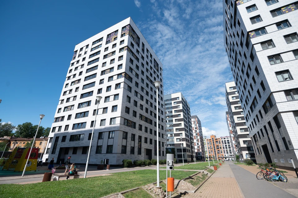 В Петербурге средняя цена квартир в массовом сегменте ниже московских на 53%.