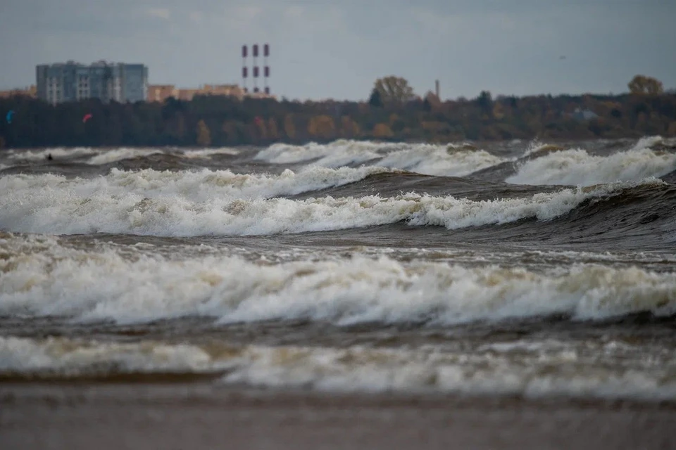 Уровень воды в Петербурге за ночь вырос почти в три раза.