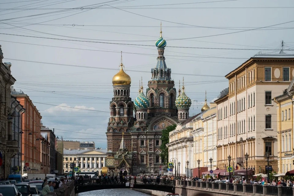 Туристический поток в Петербург продолжает расти.