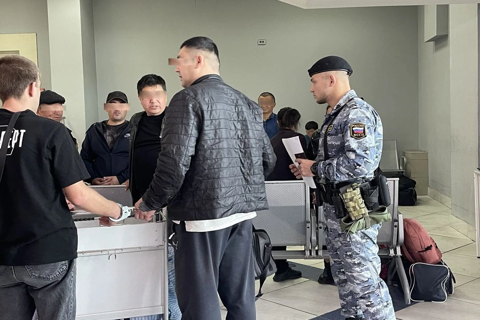 Из Новосибирской области выдворили мигрантку без мужа и ребенка. Фото: УФССП по Новосибирской области