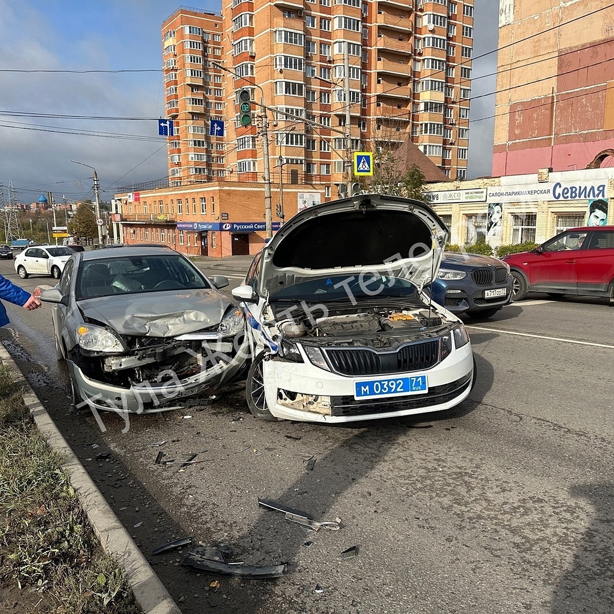 В Туле на улице Металлургов произошло ДТП с участием машины ДПС - KP.RU