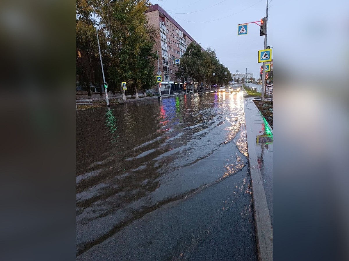 В Самаре утром 11 октября затопило ул. Ново-Садовую - KP.RU