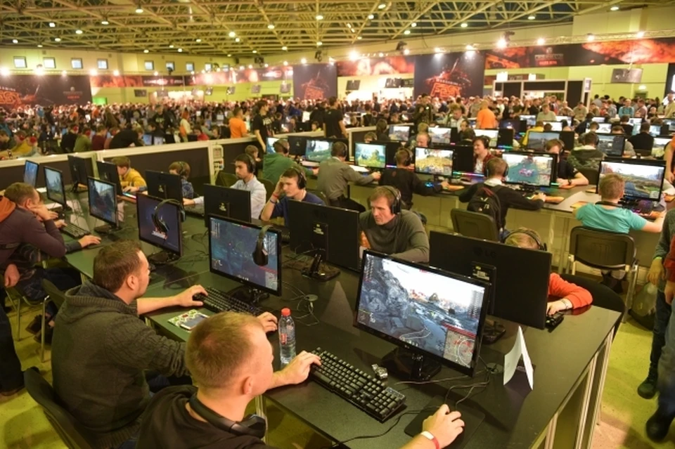 Больше 10% нижегородцев играют в компьютерные игры на работе