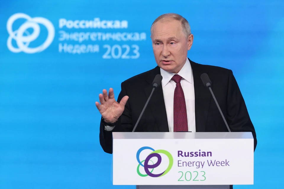 Владимир Путин во время выступления на форуме Российская энергетическая неделя. Фото: Сергей Бобылев/ТАСС