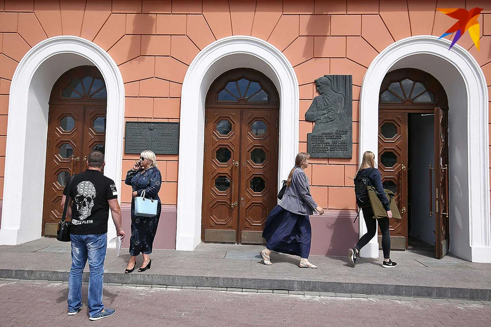 В Беларуси будут определяться с вопросами распределения, в том числе и выпускников-платников, после окончания вузов и колледжей.