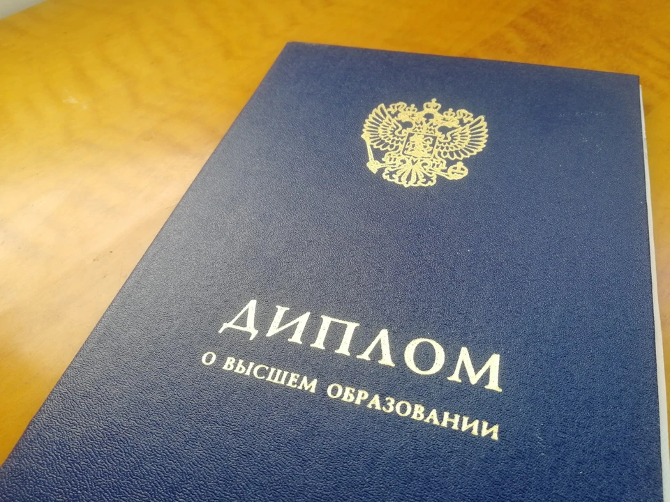 Диплом студентка будет обязана отдать обратно в вуз, где его уничтожат.