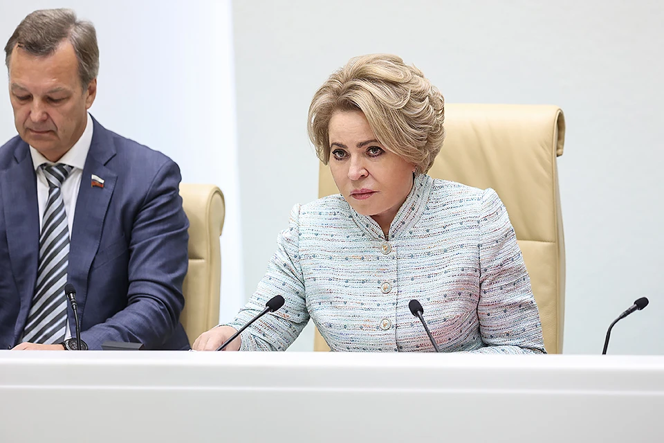 Валентина Матвиенко отметила высокий уровень подготовки Андрея Чибиса и его команды к поездке в Москву. Фото: Пресс-служба Совета Федерации Федерального Собрания России