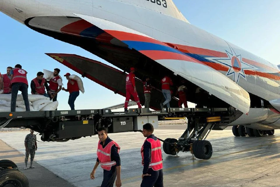 Всего Российской стороной передано 27 тонн гуманитарной помощи. Фото: МЧС