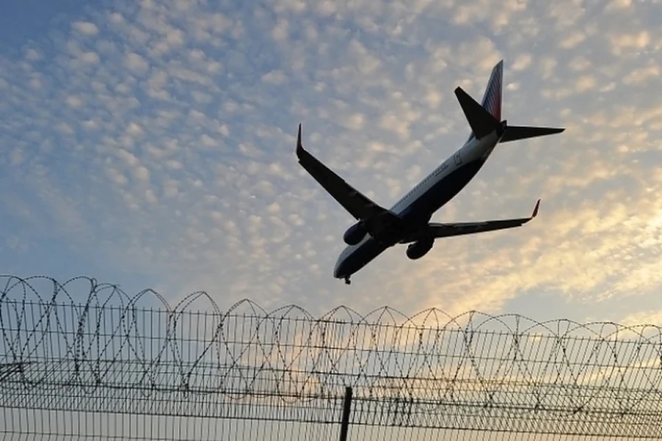 Пассажирский Boeing с одним работающим двигателем посадили в Новосибирске. Фото: архив "КП".