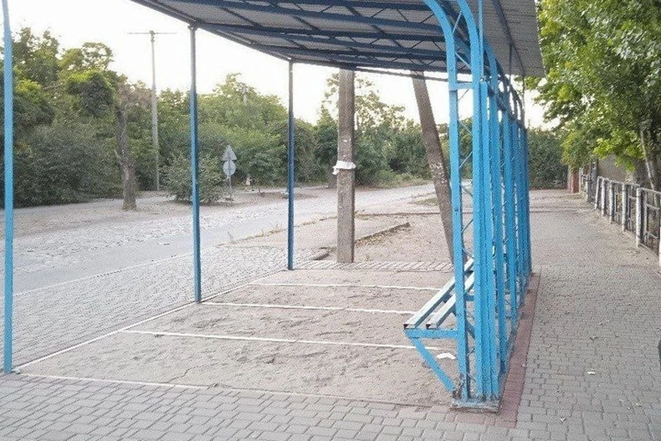 Остановка на улице Монастырская в Мелитополе, где между мужчиной и его знакомой произошел конфликт. ФОТО: тг-канал Следкома Запорожской области