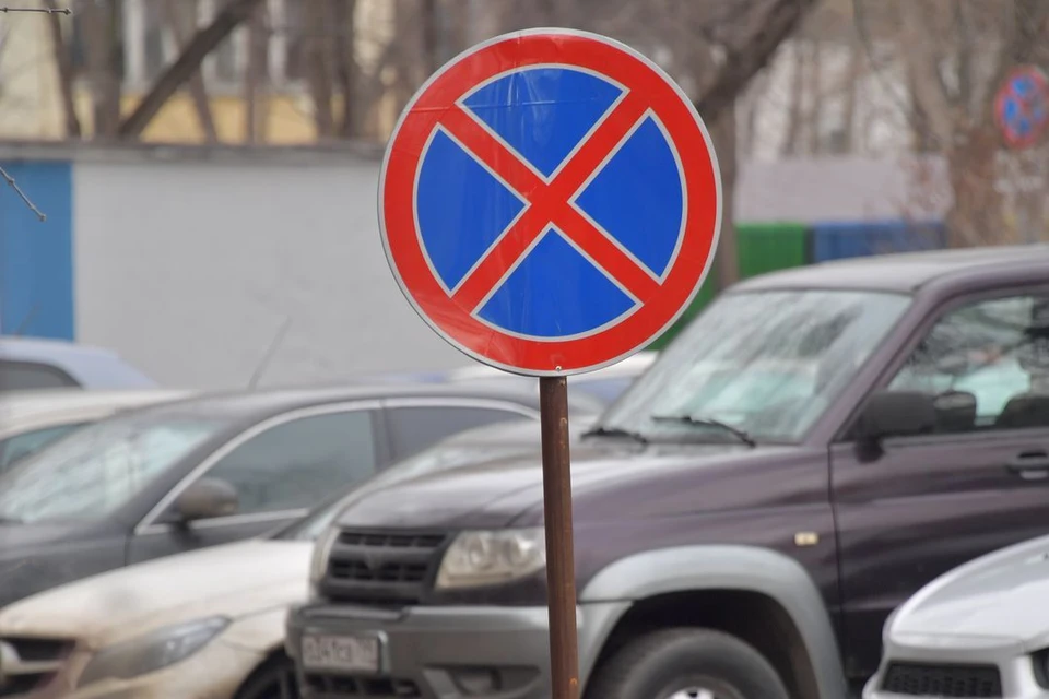 В Новосибирске на улице Пархоменко запретят парковку в ночные часы.