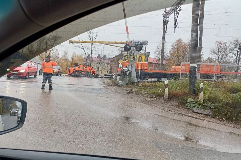 Жесткая пробка образовалась на пути в Октябрьский городок 23 октября. Фото: https://web.telegram.org/k/#@novgaz_rzn