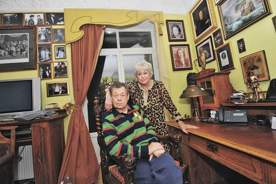 В квартире, где Николай Караченцов жил с женой, было много антикварных вещей.