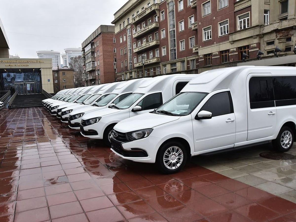 25 многодетных семей получили автомобили от правительства Новосибирской  области - KP.RU