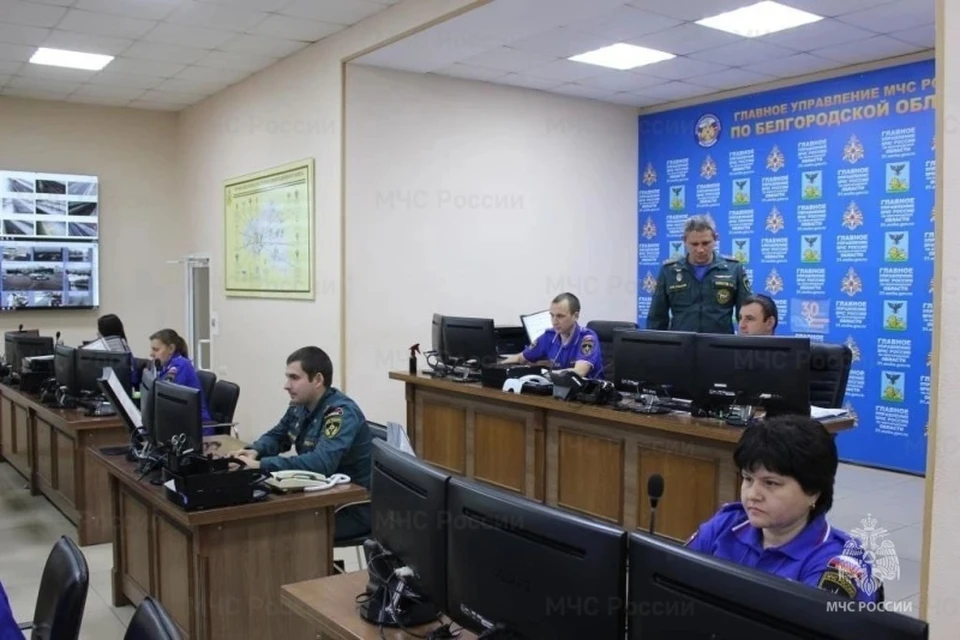 В Белгородском ЦУКСе ежедневно на суточное дежурство заступает 13 специалистов.
