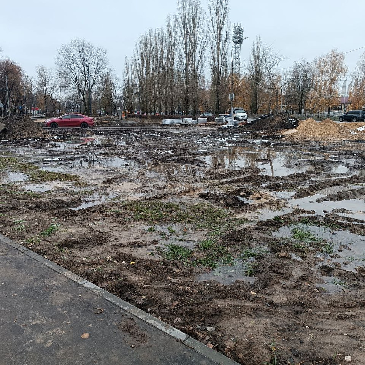 Только грязь развели!»: Благоустройство проспекта Бусыгина в Нижнем  Новгороде рискует уйти под снег - KP.RU