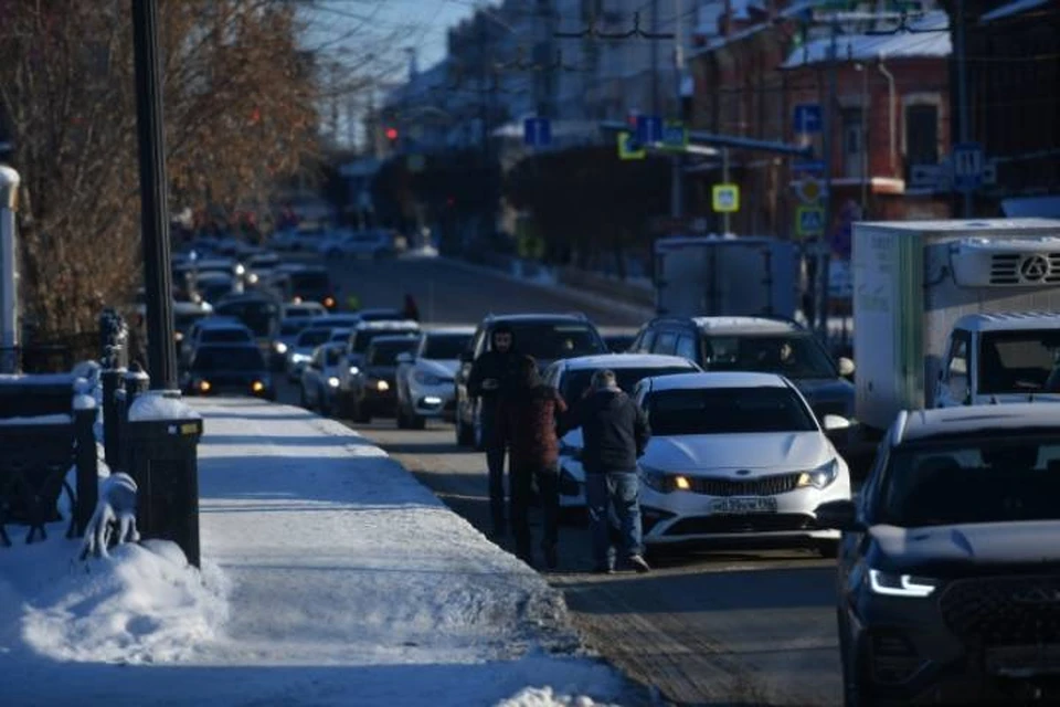 7-балльные пробки образовались в Иркутске 1 ноября 2023 из-за гололеда