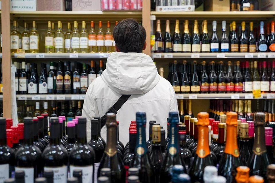 Запрет не распространяется на розничную продажу алкогольной продукции в точках общепита.