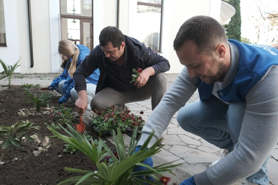 Памятная акция объединила многих крымчан. Фото: Telegram-канал Янины Павленко.