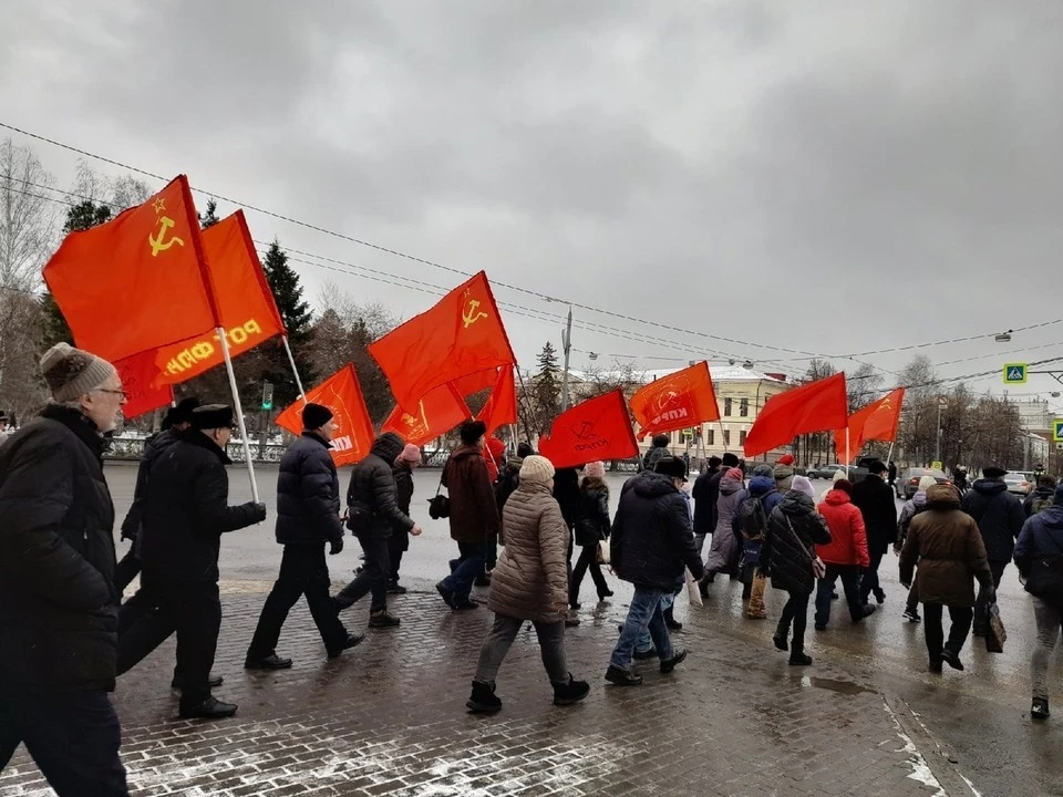 Революция в ноябре. Демонстрация 7 ноября. Празднование 7 ноября. Празднование октября революции. 105 Годовщина Октябрьской революции 2022.