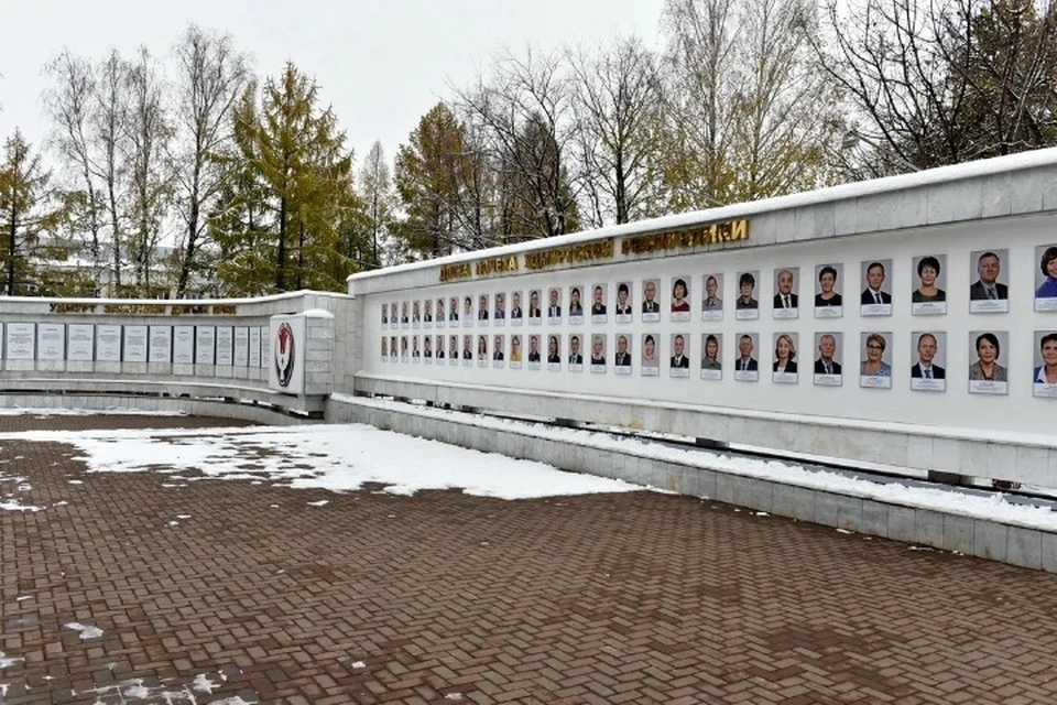 Новые имена на доску внесли перед наступающим Днем народного единства. Фото: udmurt.ru