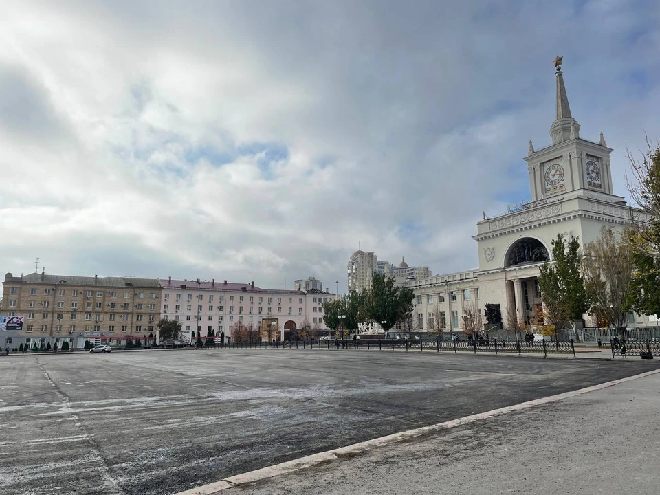 Парковку у вокзала не отремонтировали в срок из-за погоды