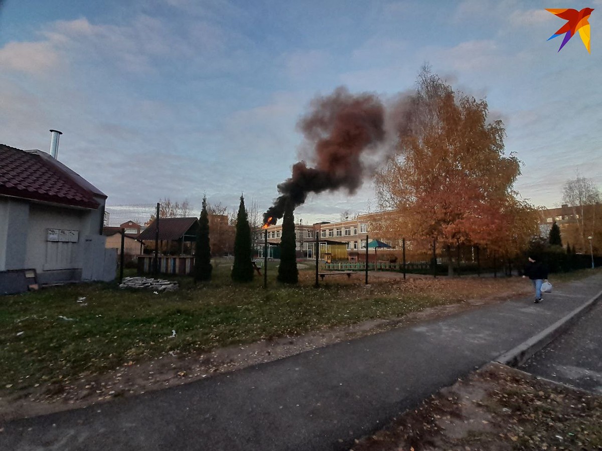 В Пскове эвакуировали детский сад из-за пожара на крыше - KP.RU