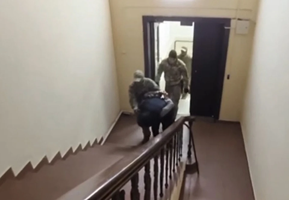 Опубликовано видео задержания мужчины, избившего многодетного отца в Нижнем Новгороде.