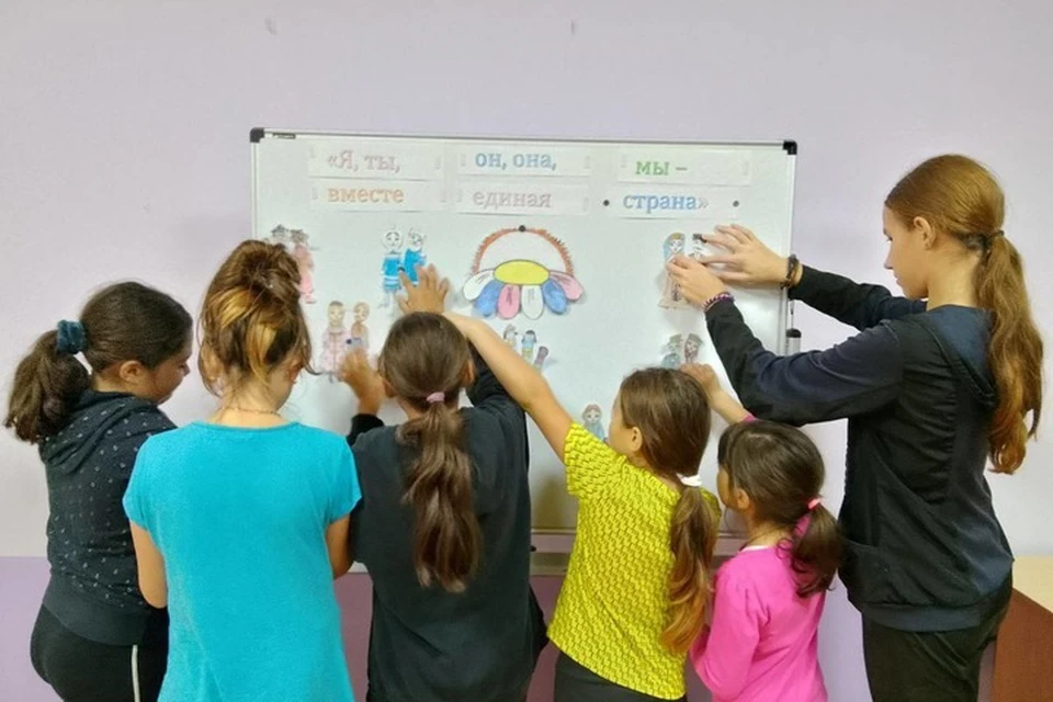 Акцию провели с целью показать, что для того, чтобы быть патриотом и помогать родному селу необязательно совершать грандиозные поступки. ФОТО: администрация Мелитопольского района