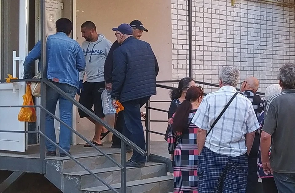 Жителям Алешек выдают продуктовые наборы ФОТО: Администрация Алешкинского округа