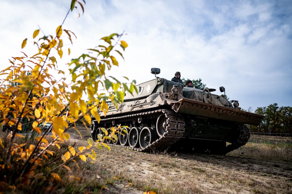 Военнослужащим за каждый подбитый танк Leopard 2 вручили по миллиону рублей в виде сертификата