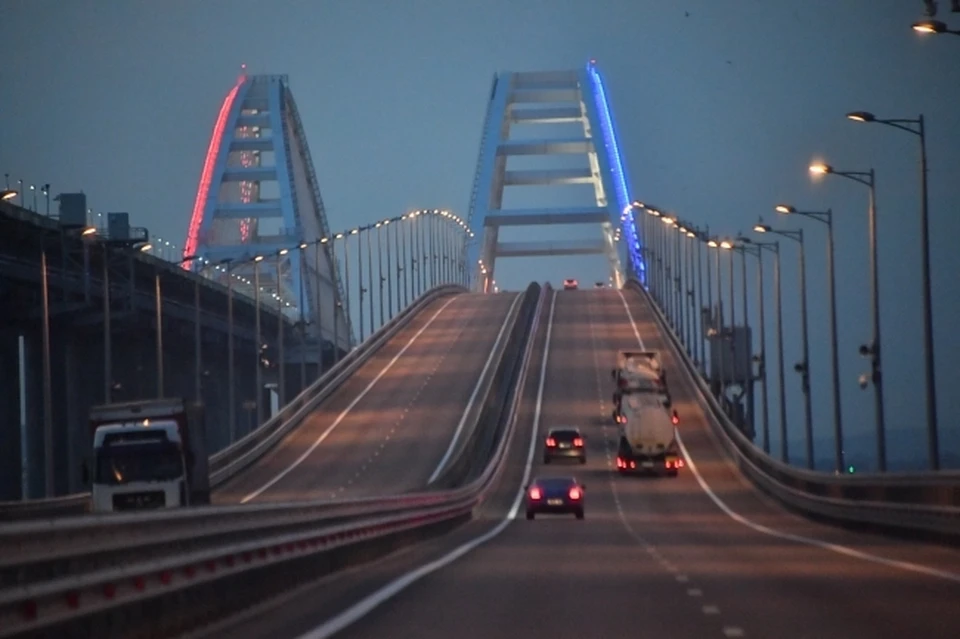 Крымский мост перекрыли утром 8 ноября