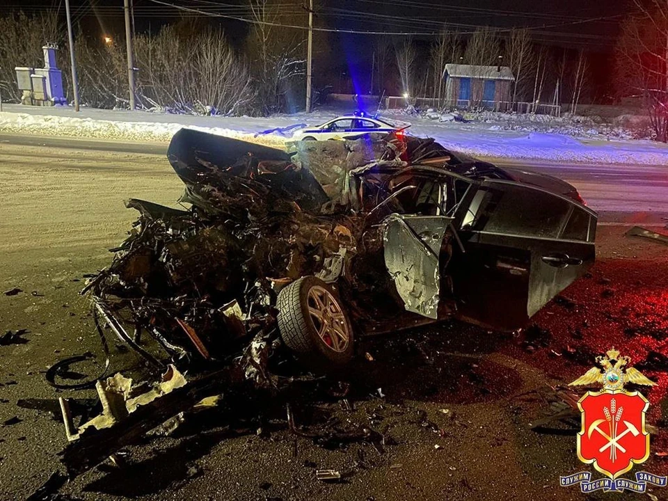Легковушка превратилась в груду металла. Фото: ГУ МВД по Кемеровской области.