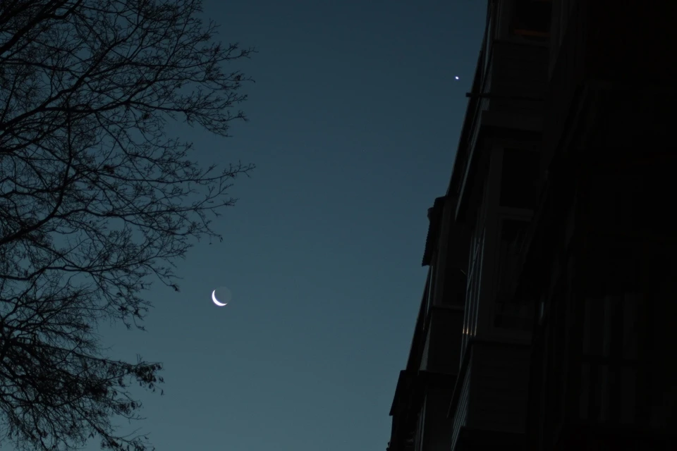 В небе над Рязанью засняли пепельный свет Луны. Фото: Rznastro