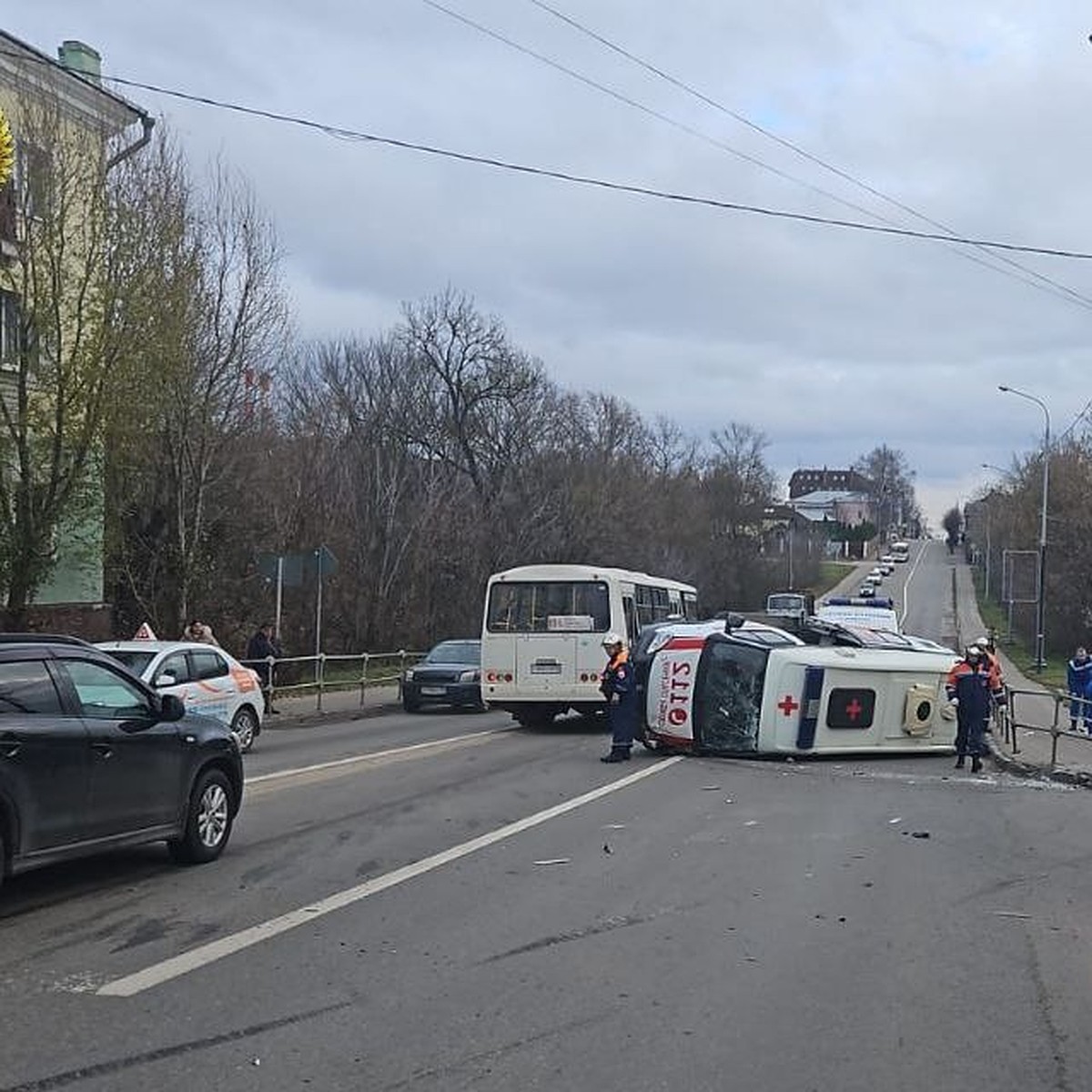 Четыре человека пострадали в ДТП с машиной скорой помощи в Серпухове - KP.RU