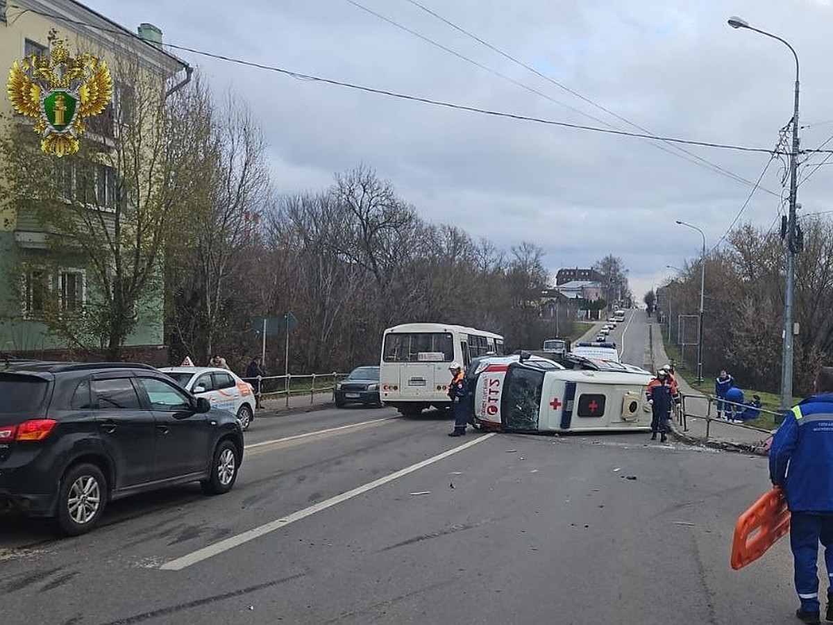 Четыре человека пострадали в ДТП с машиной скорой помощи в Серпухове - KP.RU