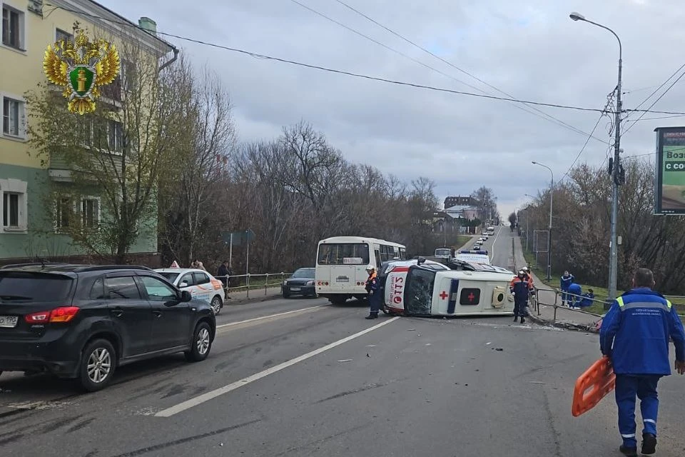 Авария произошла на пересечении улиц Володарского и 1-ой Московской