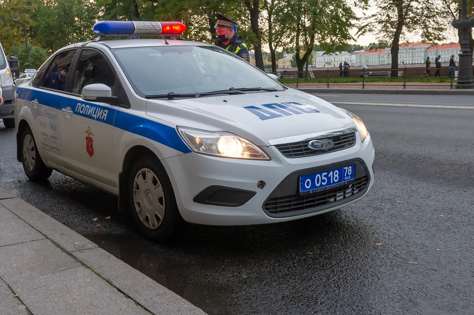 Лихач под наркотиками избил инспектора ГИБДД при задержании в Петербурге.