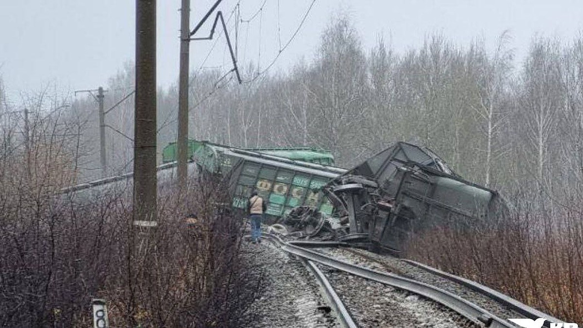 Появилось видео с места схода вагонов грузового поезда в Рязани - KP.RU