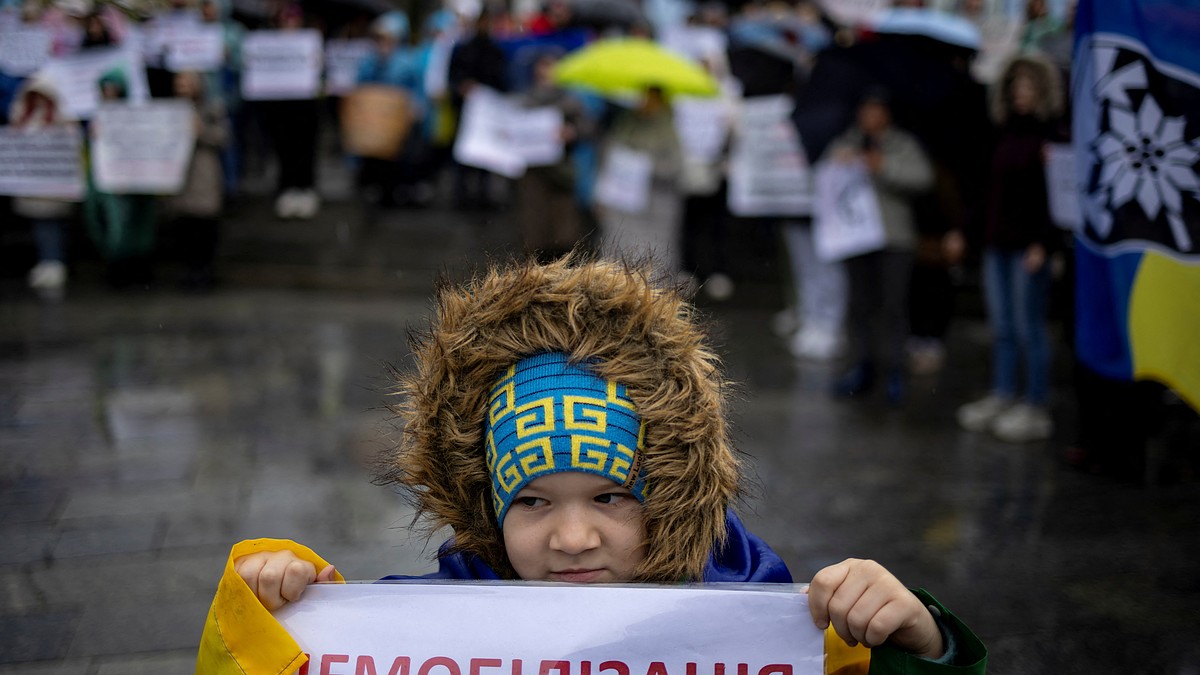 Деньги за визу и эскорт. Как украинские беженцы попадают в беду в США