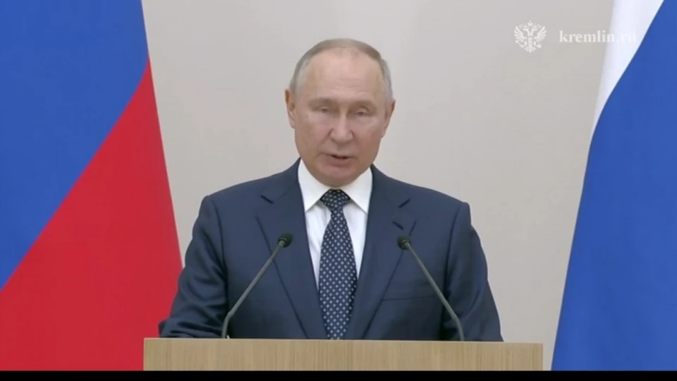 Президент России поздравил сотрудников избиркомов