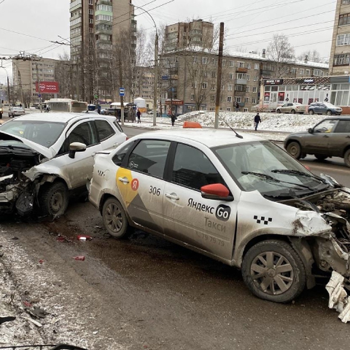 В Кирове пять человек получили травмы в ДТП на Московской - KP.RU